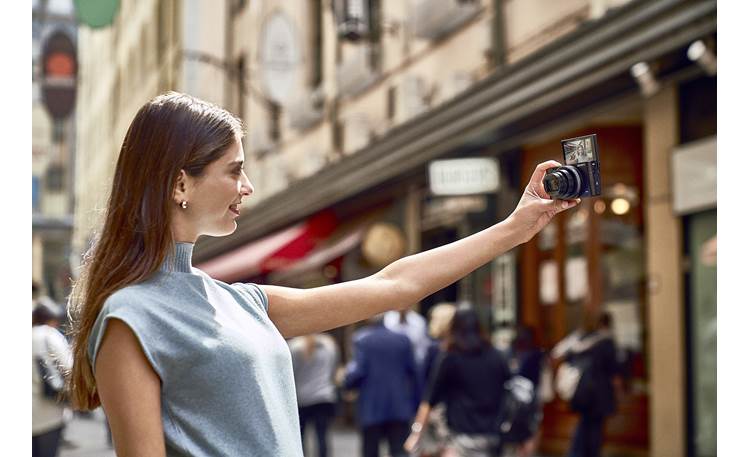 Sony Cyber-shot® DSC-RX100 VI The toucshcreen faces forward to help you frame the perfect selfie