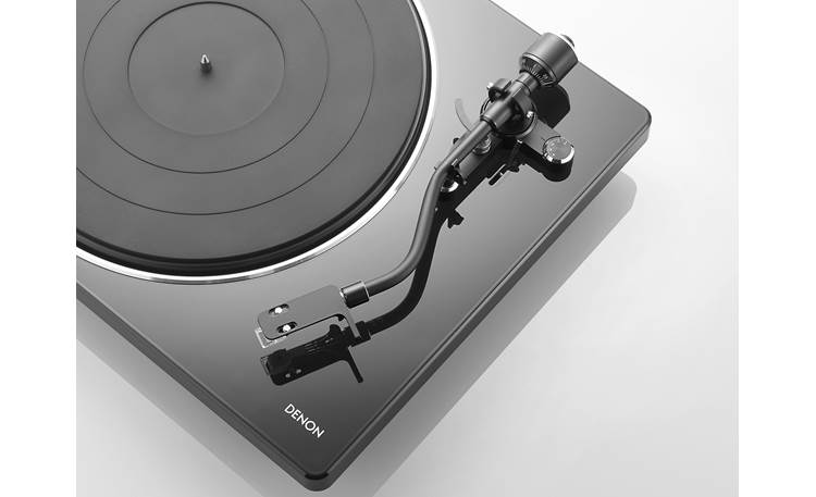 Denon DP-400 Curved tonearm tracks grooves precisely