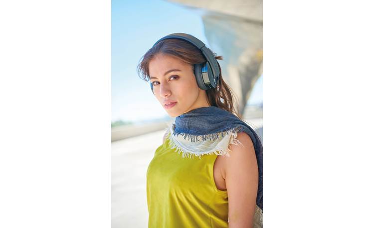 Focal Listen Wireless Form-fitting design for on-the-go listening