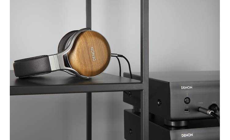 Denon AH-D9200 Sounds best when driven by high-performance headphone amp (sold separately)