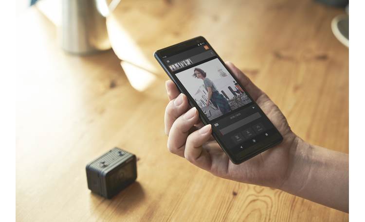 Sony RX0 II Sony's Imaging Edge mobile app lets you transfer images from the camera to your device