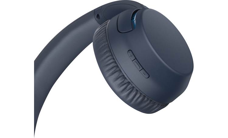 Sony WH-XB700 EXTRA BASS™ On-ear controls for music and calls