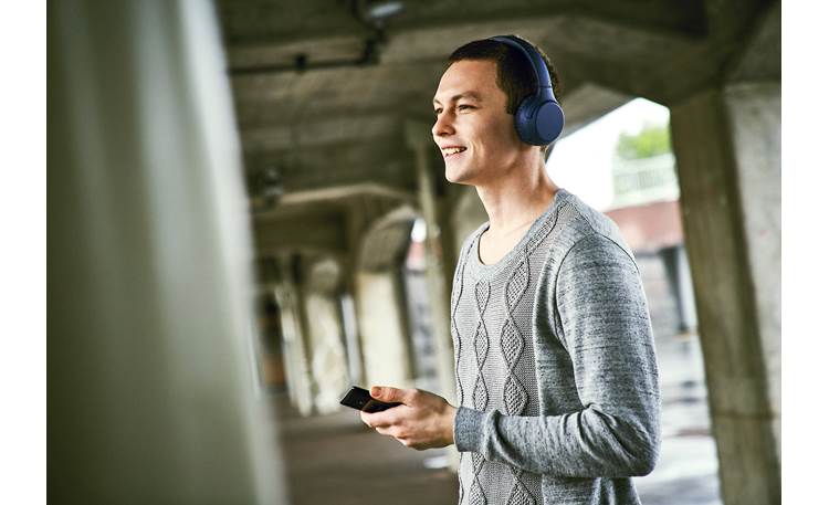 Sony WH-XB700 EXTRA BASS™ Music plays wirelessly via Bluetooth