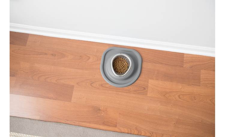 WeatherTech Single Low Pet Feeding System Ergonomically designed bowl provides strain-free access to food or water