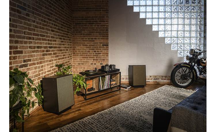 Klipsch Heritage Heresy IV The Heresy IV offers signature sound and looks