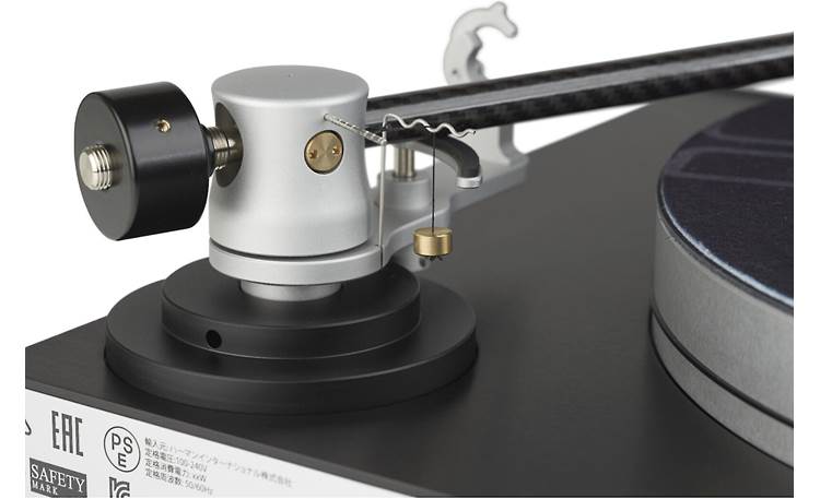 Mark Levinson No.5105 MC The tone arm moves on a two-axle gimbal with a line-and-weight anti-skating system