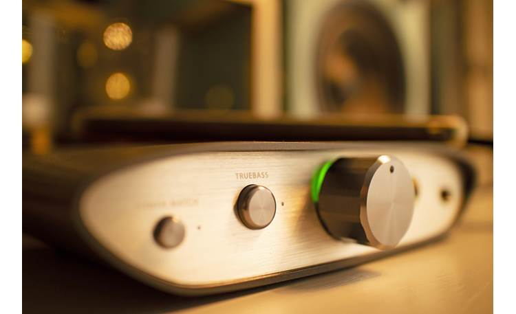 iFi Audio ZEN DAC TrueBass button extend low-end response