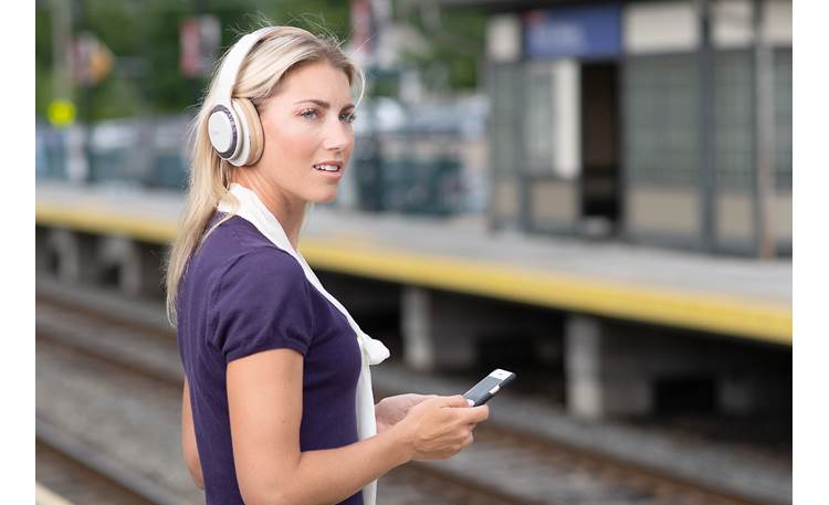 Cleer Enduro 100 Music plays wirelessly via Bluetooth 5.0