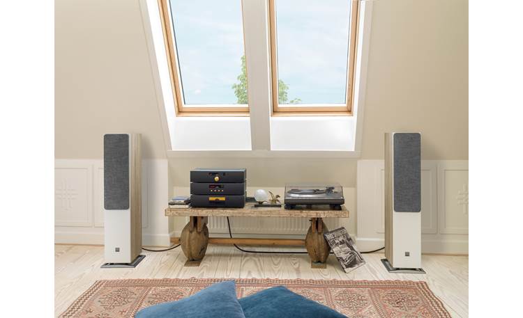DALI Oberon 7 A beautiful two-channel system, with grilles