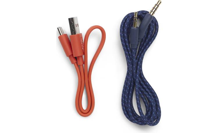 JBL Live 660 NC Charging cable and listening cable included