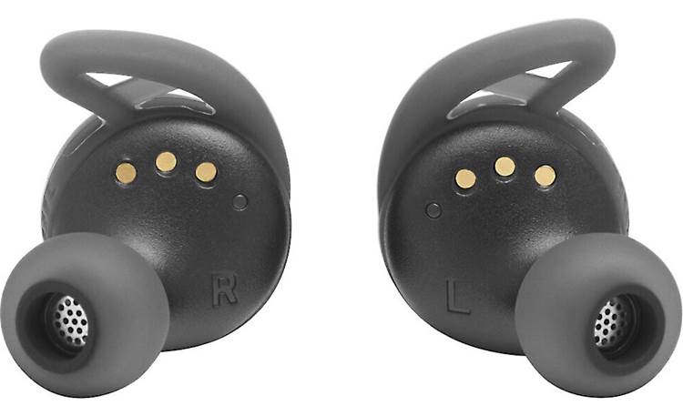 JBL Under Armour® True Wireless Streak Includes three smaller sizes of ear tips: XS, S, M