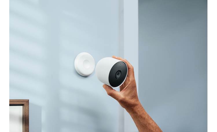 Google Nest Indoor/Outdoor Cam Easy to place magnetic mounting system