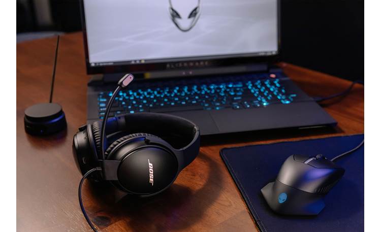 Bose QuietComfort® 35 II Gaming Headset PC desktop controller lets you quickly adjust the volume and monitor your mic