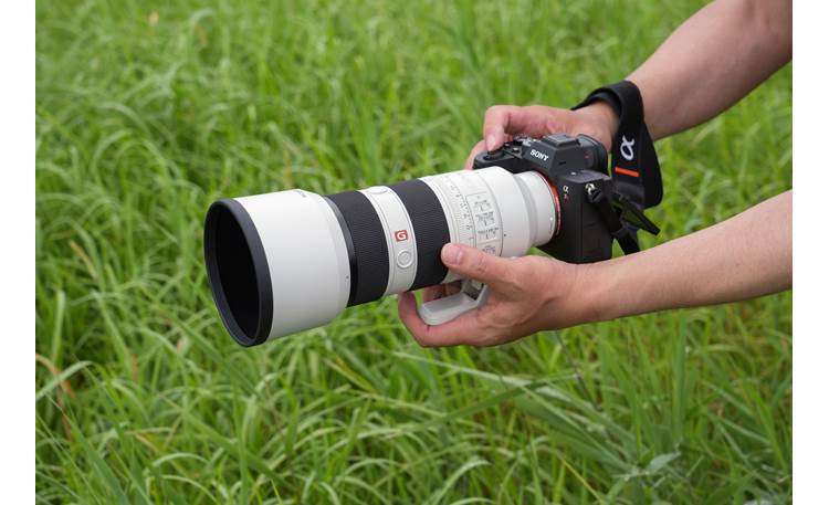Sony FE 70-200mm f/2.8 GM OSS II Built-in image stabilization helps ensure smooth handheld footage