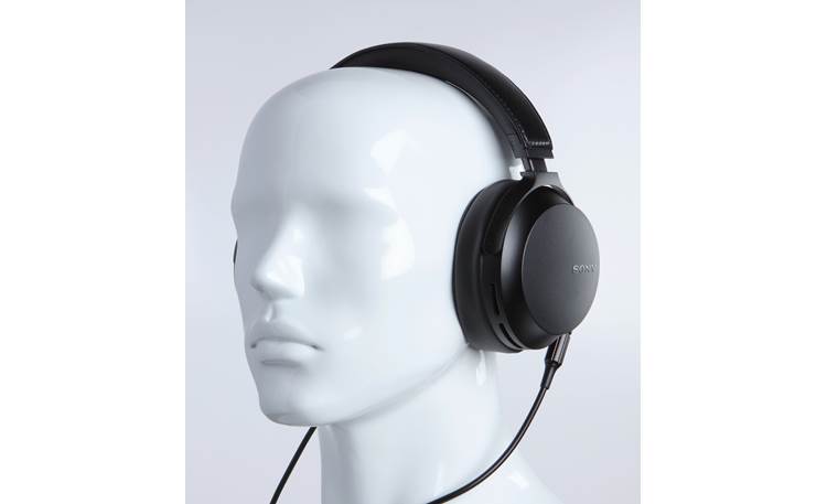 Sony MDR-Z7M2 Mannequin shown for fit and scale