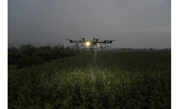 DJI AGRAS T30 Bright searchlight for night operation