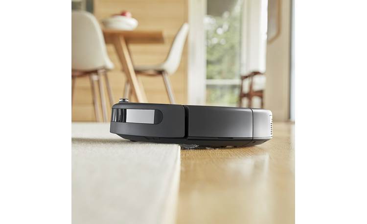 iRobot Roomba 694 Automatically adjusts between hard floors and carpet cleaning modes