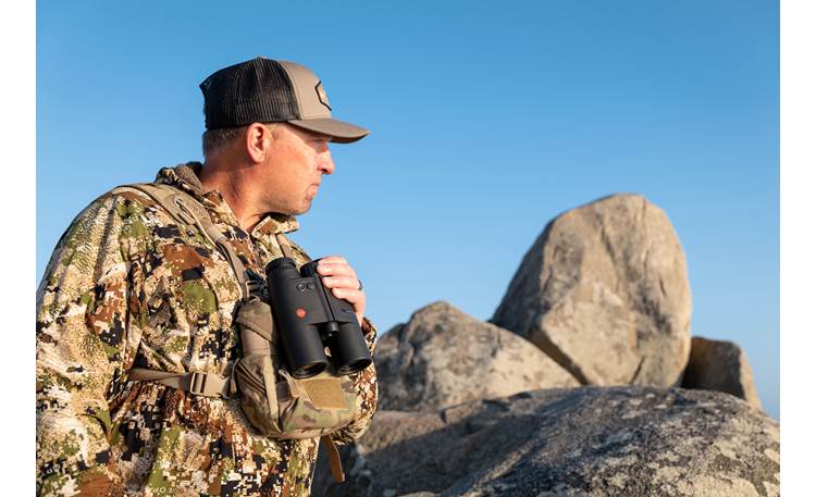 Leica Geovid R 10x42 Binoculars Rugged, waterproof, fogproof design