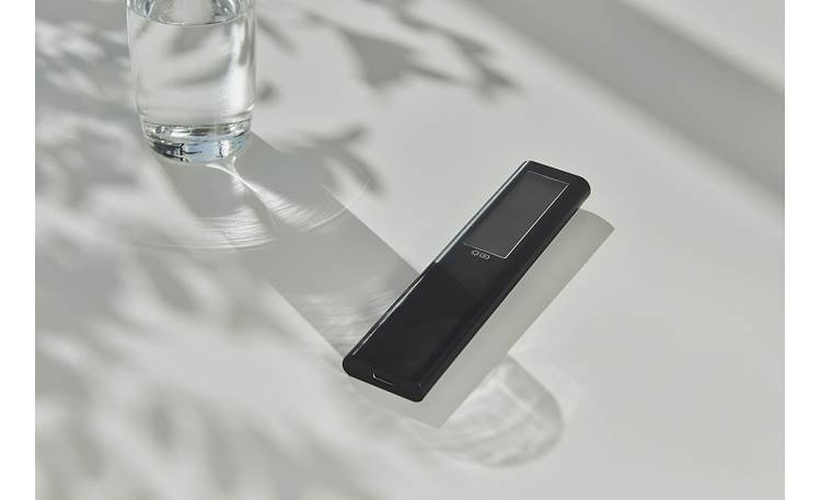 Samsung QN85QN85B The SolarCell Remote can be charged using your home's lighting