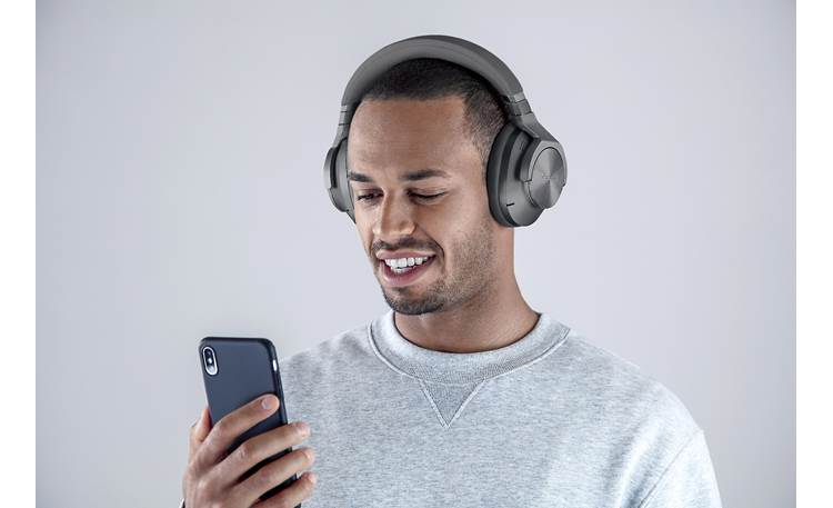 Technics EAH-A800 Eight built-in mics for clear phone calls and video chats