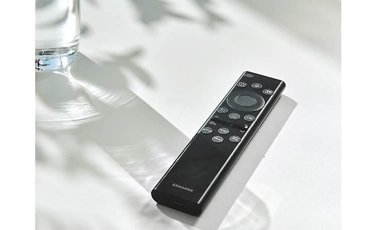 Samsung QN75Q60B Includes remote control with voice control mic