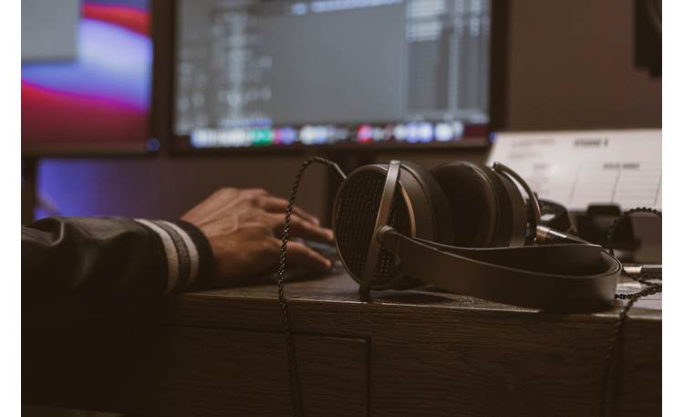 Audeze MM-100 (Manny Marroquin Series) Make music in the studio or on the go