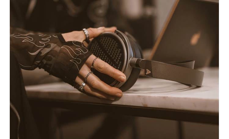 Audeze MM-100 (Manny Marroquin Series) Lighter and more compact than typical planar magnetic headphones