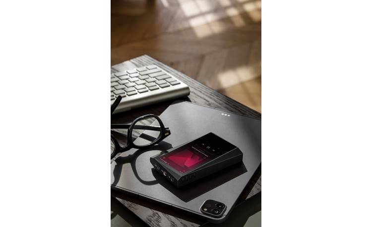 Astell&Kern A&norma SR35 Stylish, compact design