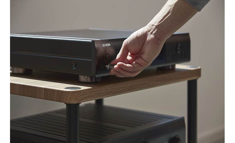 Denon DNP-2000NE Front panel USB port for connecting an external storage drive (sold separately)