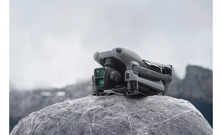 DJI Air 3 (with RC-N2) Medium tele camera helps you frame a single subject in a complex environment
