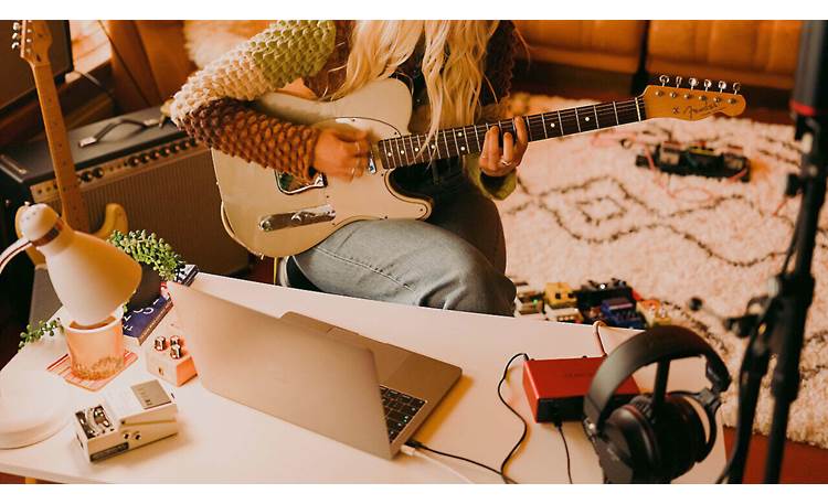 Focusrite Scarlett Solo Studio (4th Generation) Plug in your guitar directly to capture musical ideas 