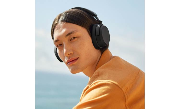 Sennheiser Accentum Snug fit with well-padded headband and earcups