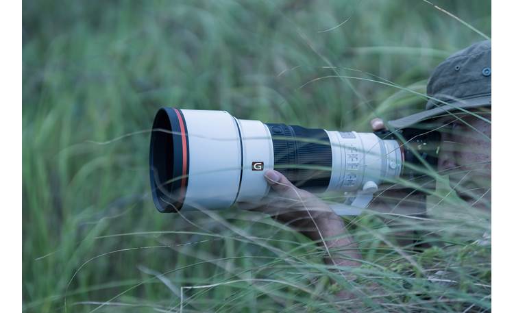 Sony FE 300mm F2.8 GM OSS Light and balanced enough for fatigue-free handheld use in the field