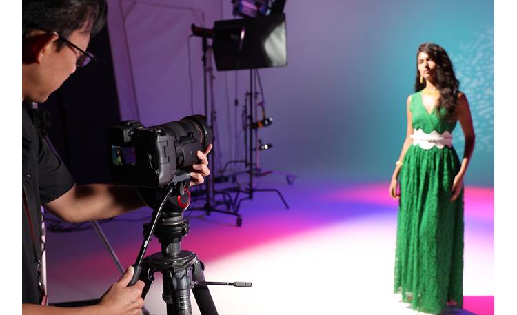Canon PZ-E2 Get smooth, precise zooming for your video rig