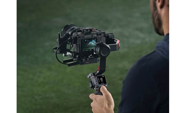 DJI RS 4 Operate it with one person, one arm, one hand