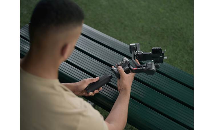 DJI RS 4 Battery swaps in and out easily