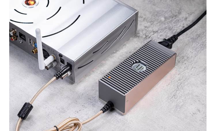 iFi iPower Elite (15V) Ideal for 15V components like music streamers.
