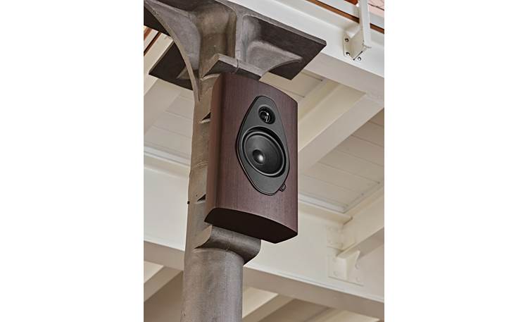Sonus faber Sonetto Wall G2 The Sonetto Wall speaker's thin profile and integrated mounting bracket make it an unobtrusive way to get great sound