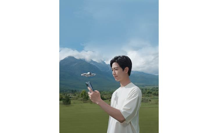 DJI Neo No controller needed — control the drone with just your smartphone