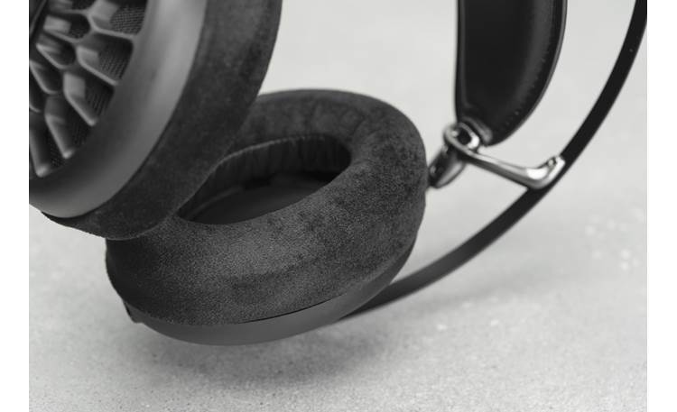 Meze Audio 105 AER Close-up of ear pads