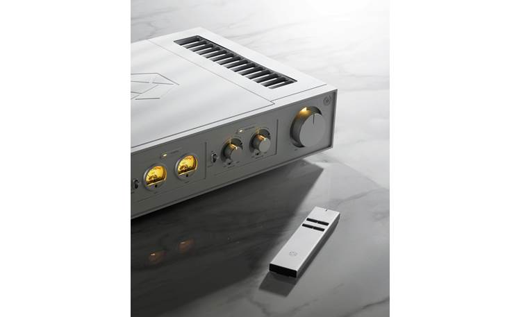 HiFi Rose RA280 and RS151 RA280 front detail with included remote