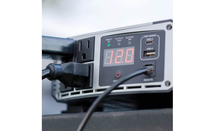 Cobra PRO 3000W Inverter The inverter's built-in display shows off voltage, watts, and any error codes