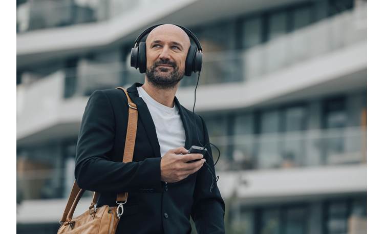 DALI IO-12 Listen wirelessly or wired