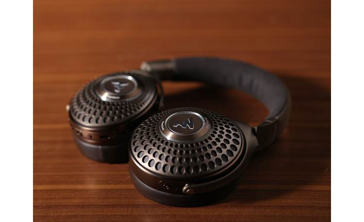 Focal Bathys MG The earcup logos illuminate (with the option to dim or turn off the LED) 