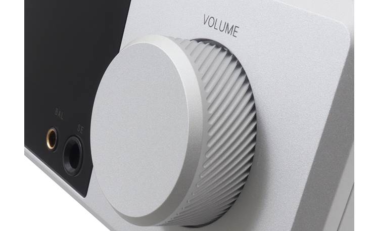 Rotel DX-3 High-precision volume control offers fine adjustments in 0.5dB steps