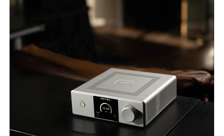 Rotel DX-5 Sleek, compact design