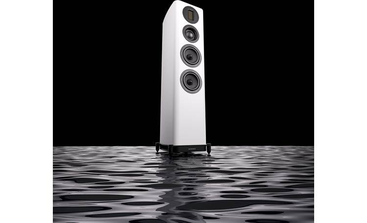 Wharfedale EVO 5.3 Integrated base with left-, rear-, and right-firing slot ports