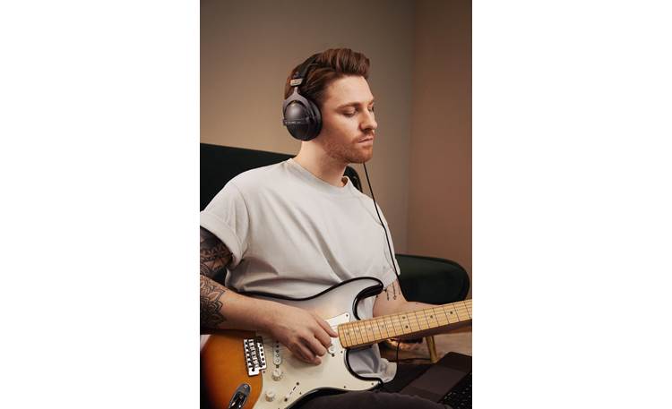 Beyerdynamic DT 770 Pro Snug fit and durable design for studio use and focused listening