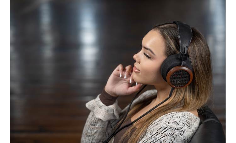 Grado Signature S950 Snug, over-ear fit designed for focused listening