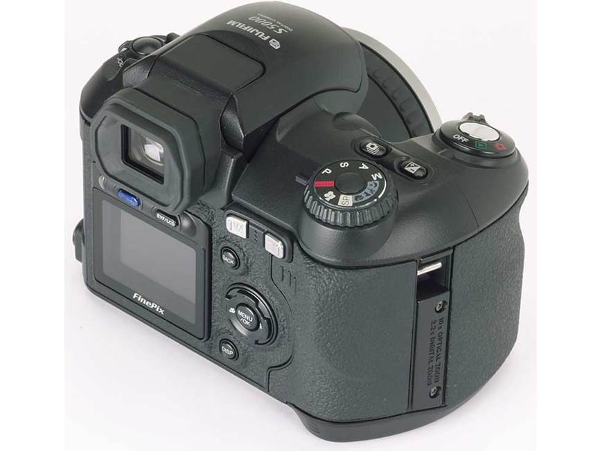 Fujifilm FinePix S5000 Digital camera with 6-megapixel recording